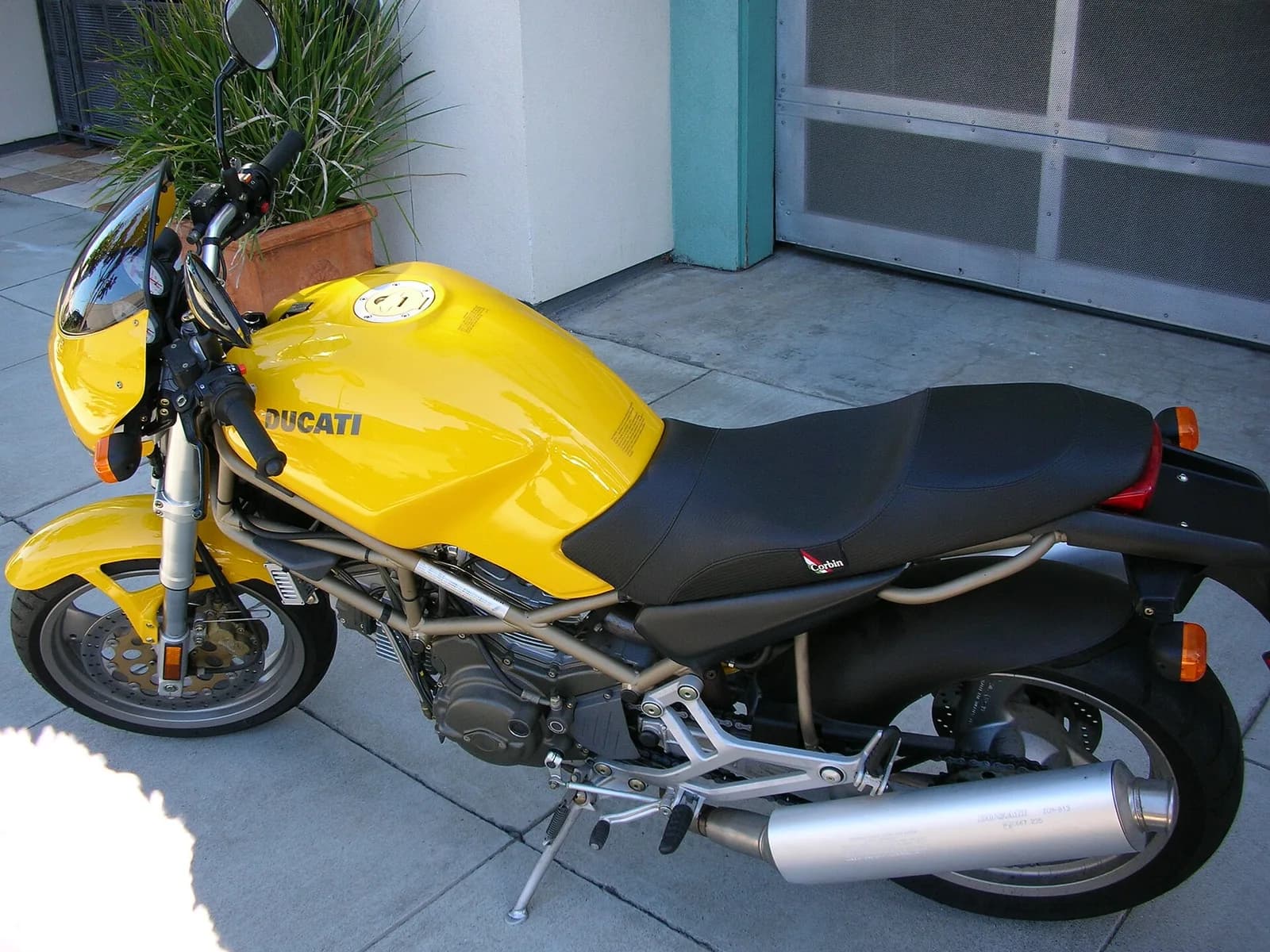 Ducati Monster 750 (-)