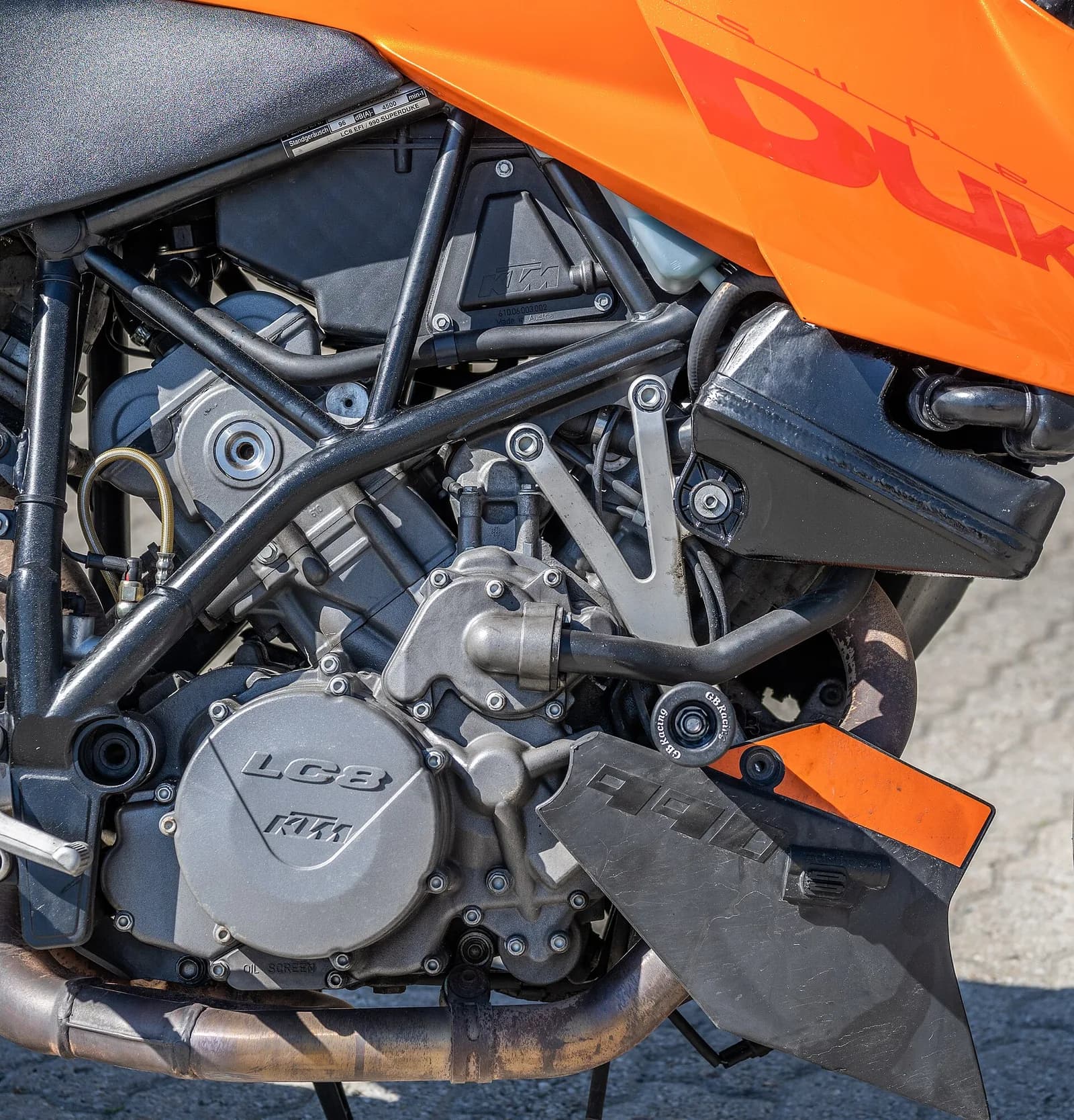 KTM 990 Super Duke R (LC8 V2)