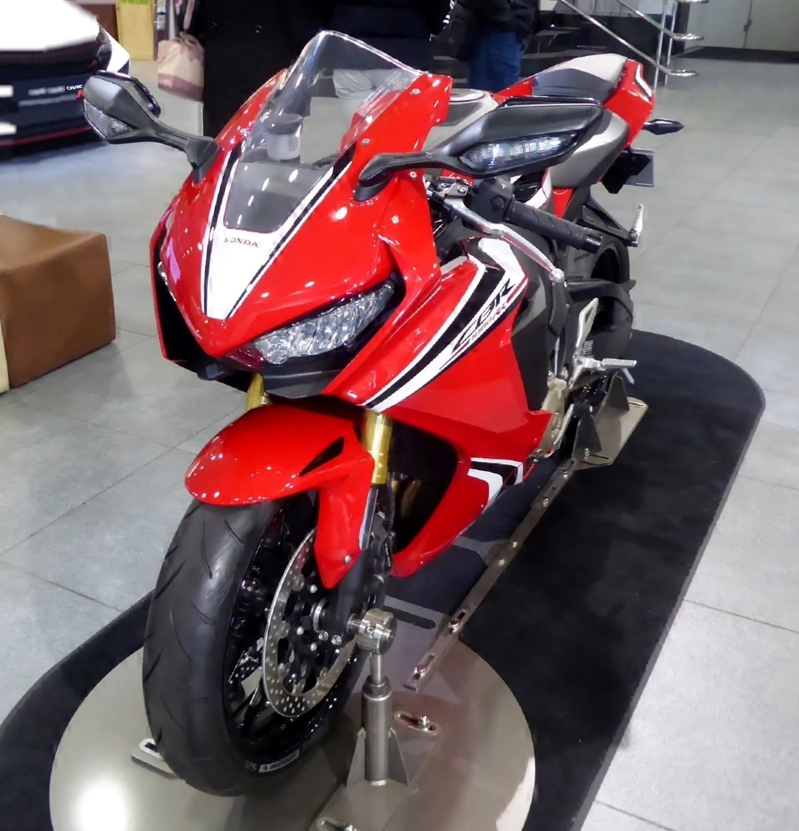 Honda CBR1000RR Fireblade (SC77)
