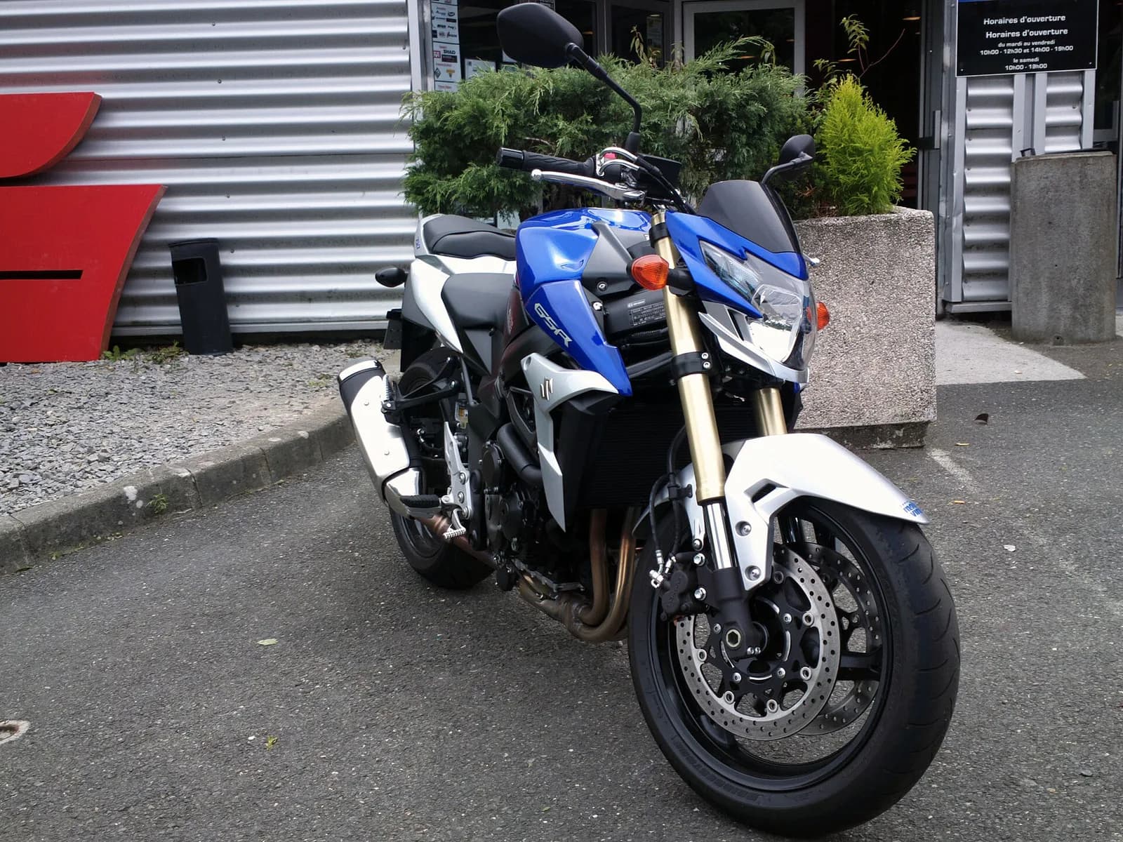 Suzuki GSR750 (-)
