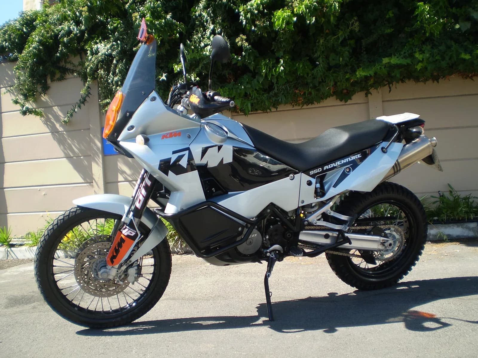 KTM 950 Adventure (LC8)