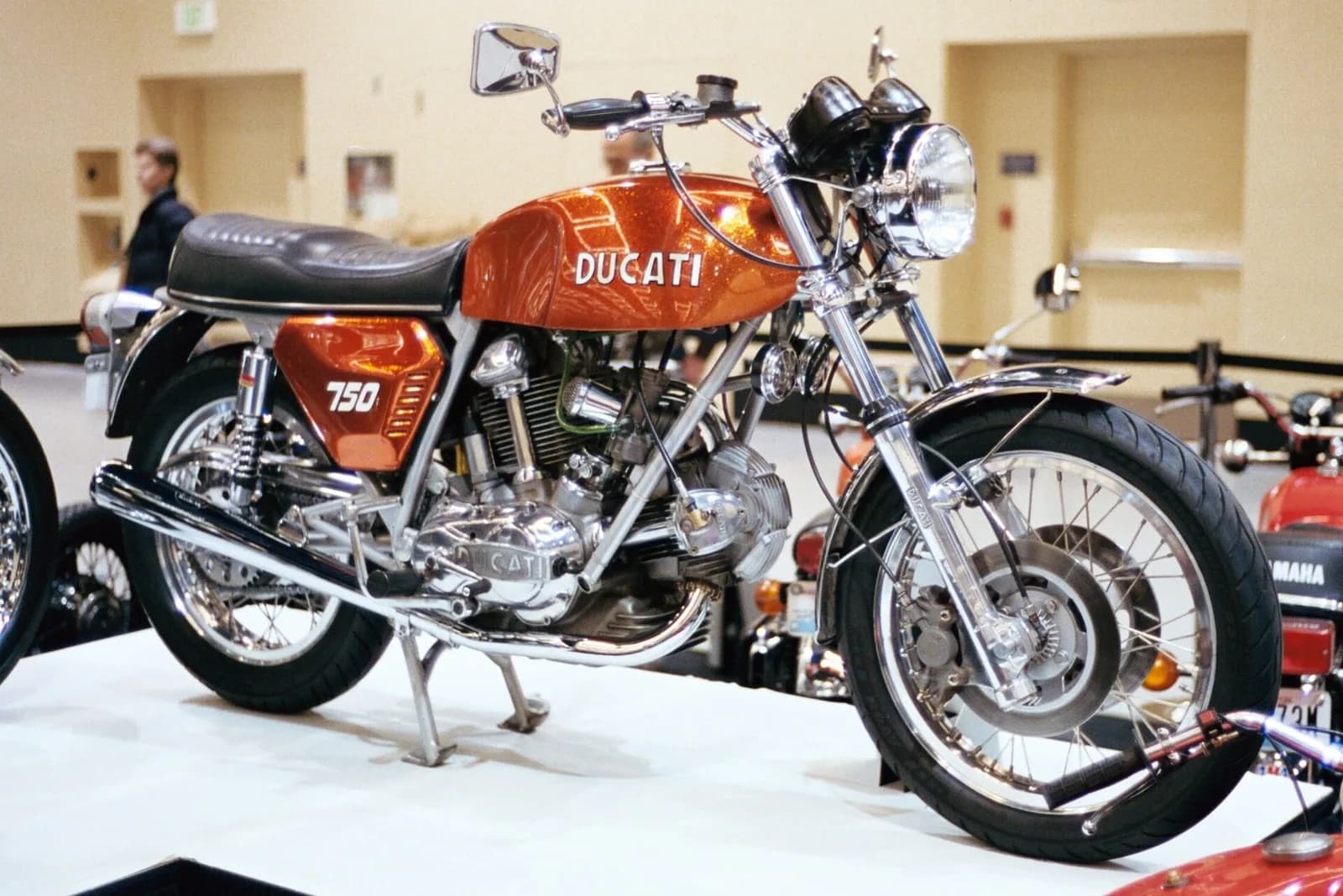 Ducati 750 SS (-)