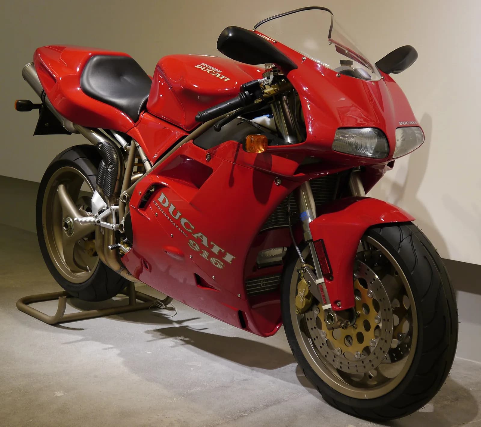 Ducati 916 (-)