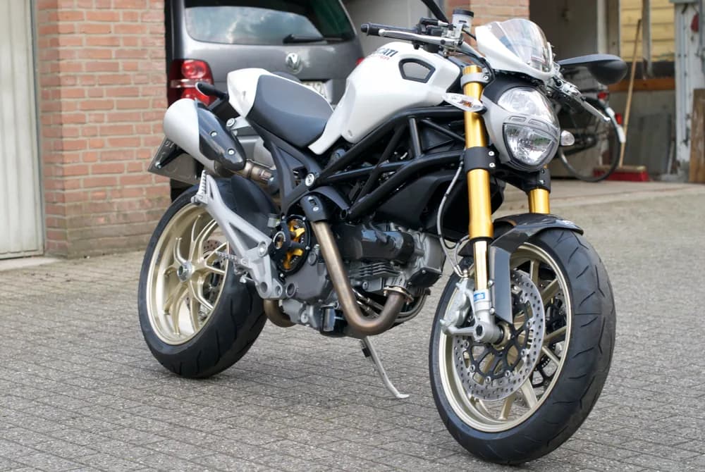 Ducati Monster 1100 (-)