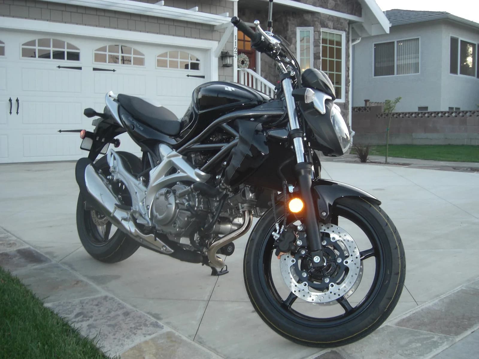 Suzuki SFV650 Gladius (-)