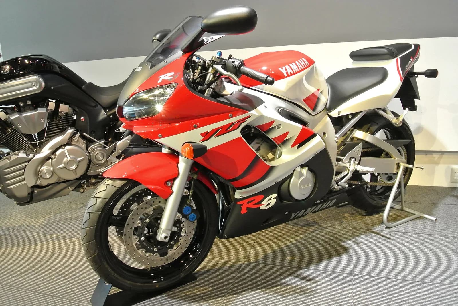 Yamaha YZF-R6 (RJ03)