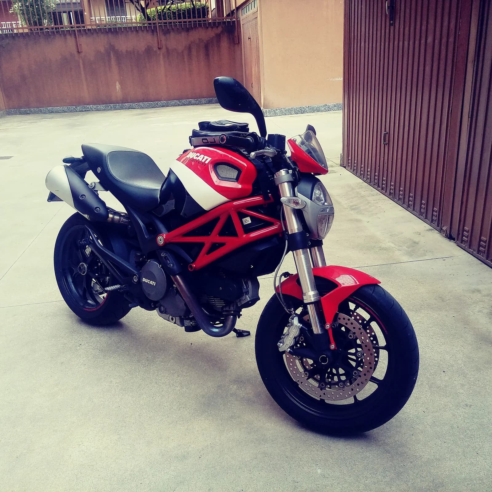 Ducati Monster 796 (-)