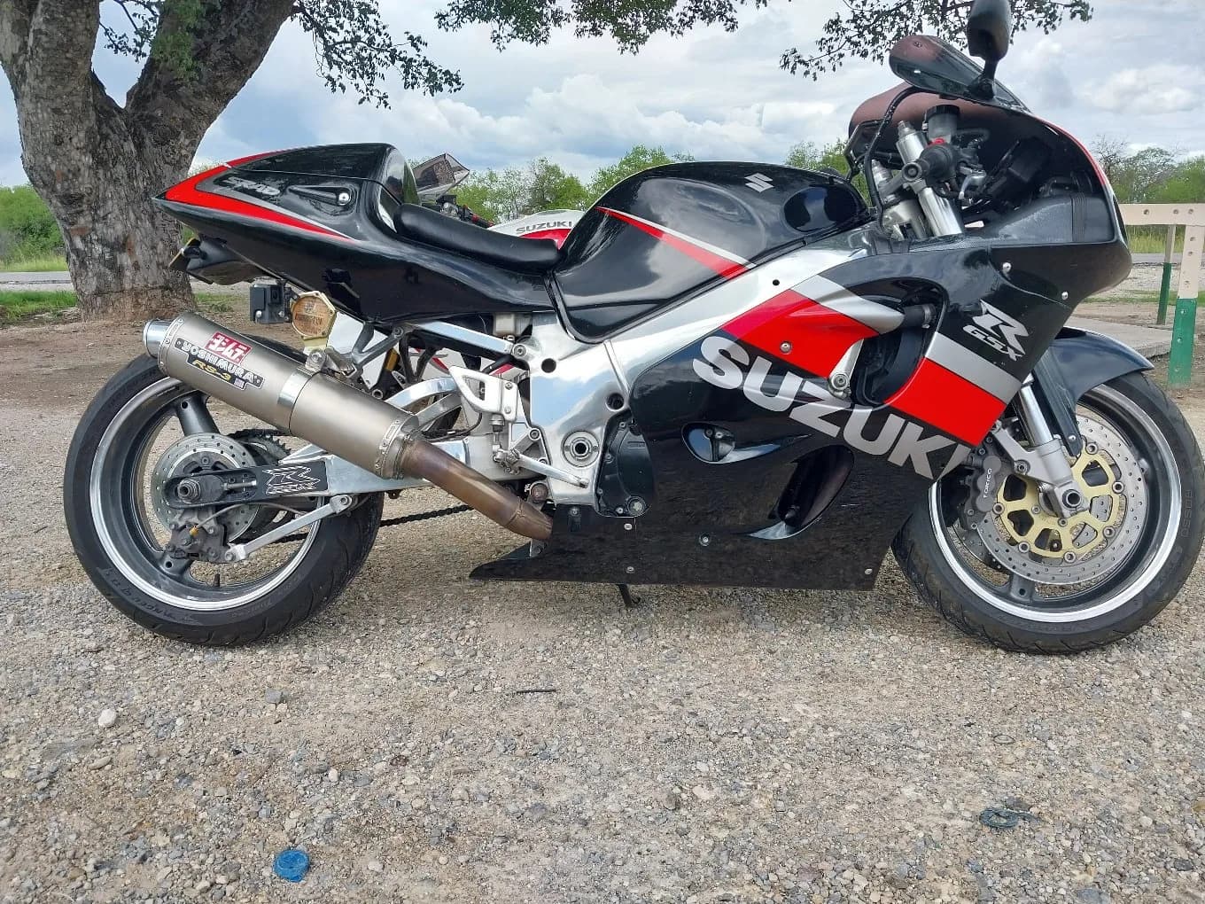 Suzuki GSX-R750 (SRAD/FI)