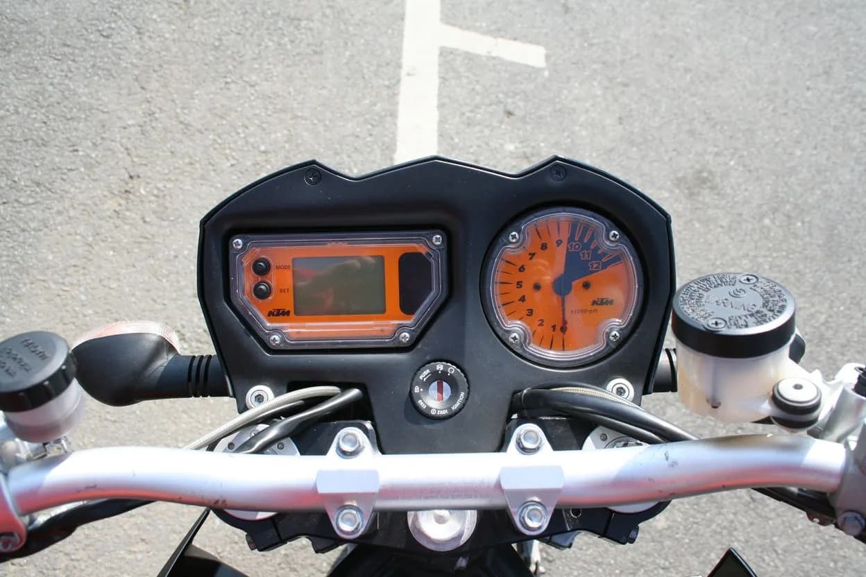 KTM 990 Super Duke (LC8 V2)