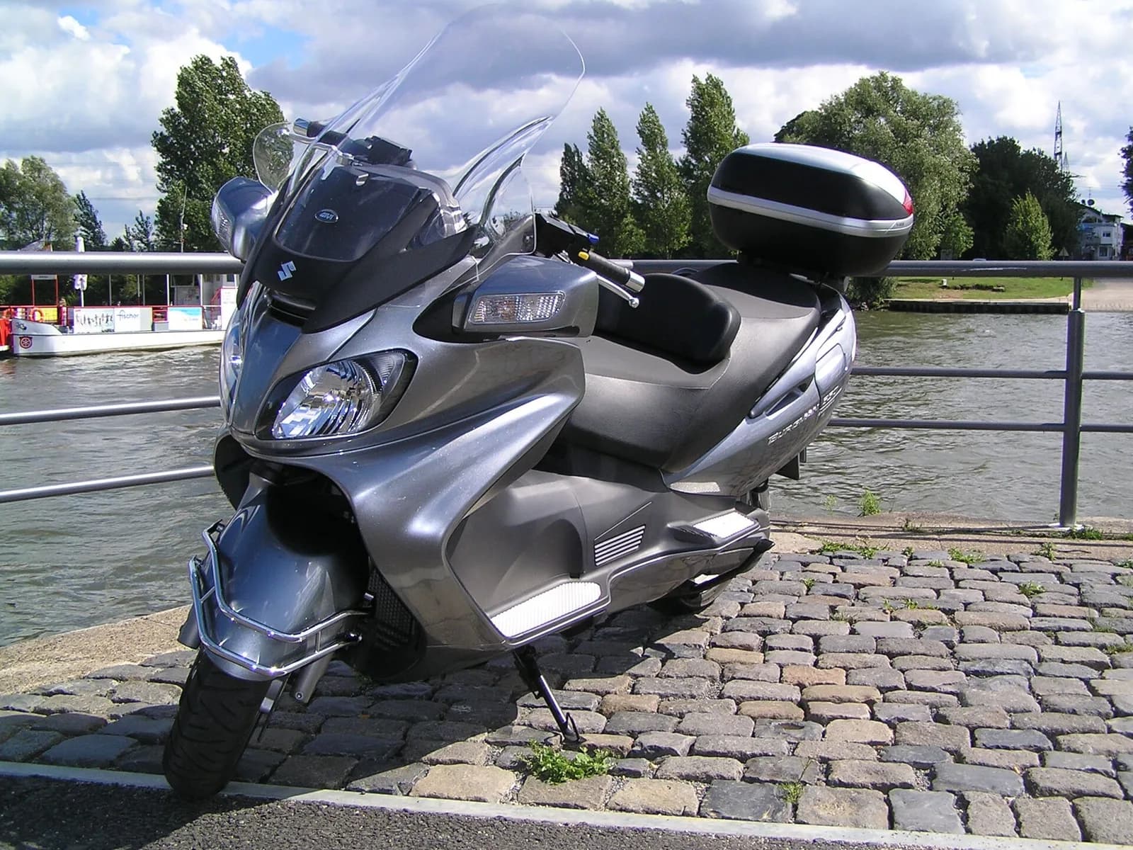 Suzuki Burgman 650 (AN650)