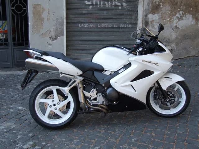 Honda VFR800 VTEC (RC46)