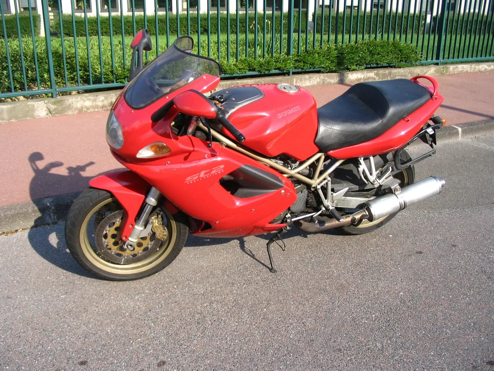 Ducati ST2 (-)