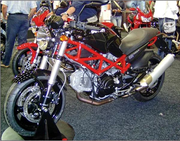 Ducati Monster 600 (-)