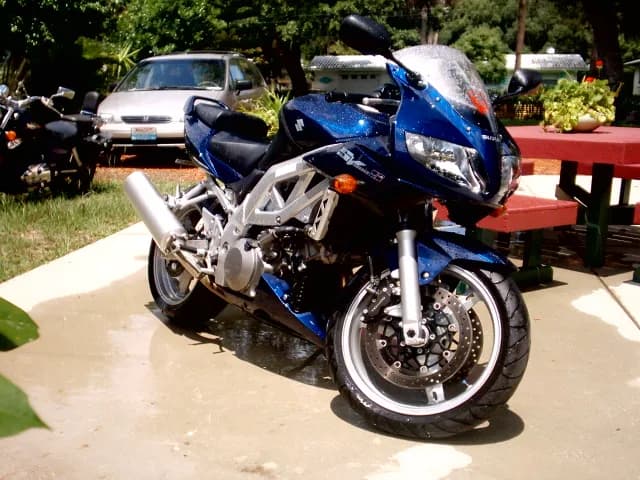Suzuki SV1000 (-)