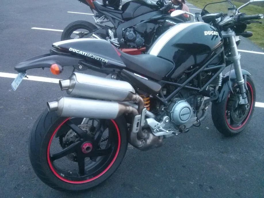 Ducati Monster 695 (-)