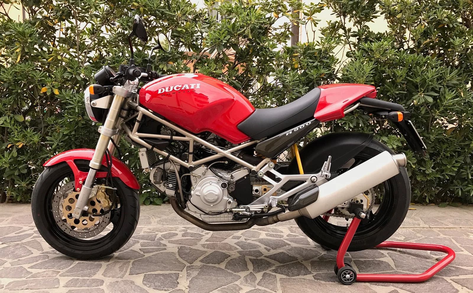 Ducati Monster 900 (-)
