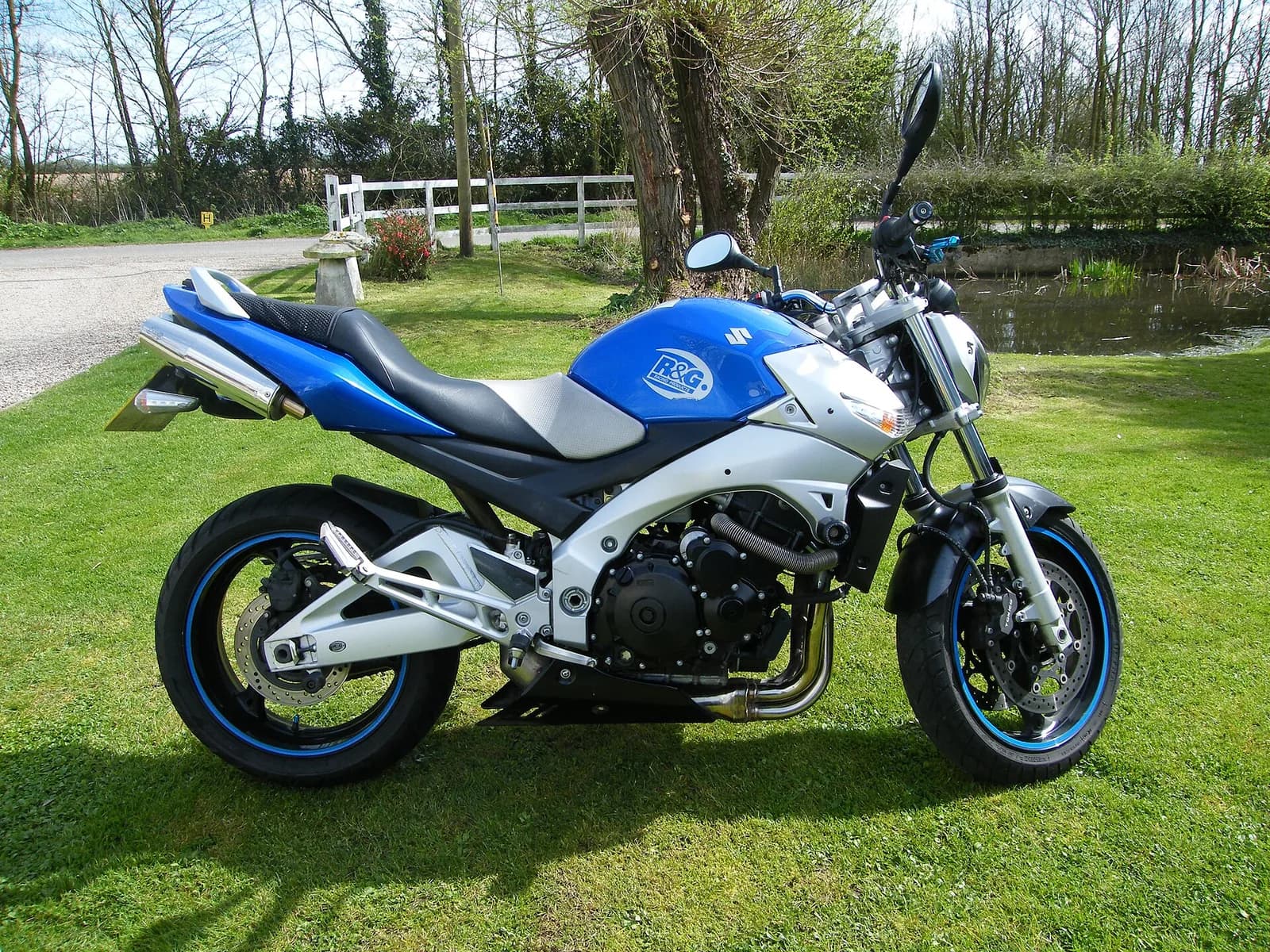 Suzuki GSR600 (-)